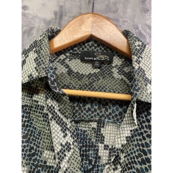 Suzanne Betro Plus SZ  2XL Wrap Lightweight Blouse Faux Snakeskin - Picture 1 of 9